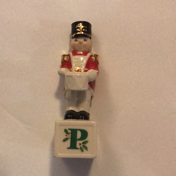Lenox Salt and Pepper Shaker - toy soldiers - Picture 7 of 13